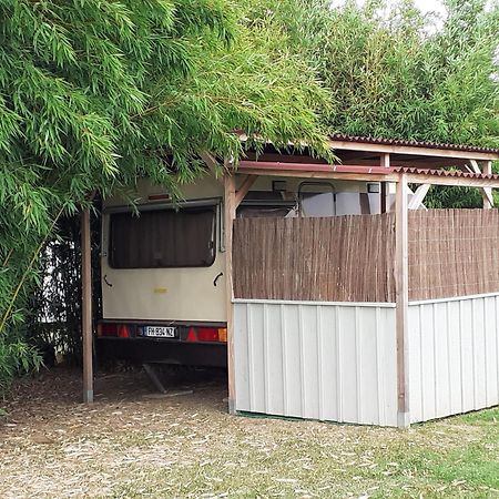 Maison D'Hotes Afrika Du Queyroux Ginestet Exterior foto